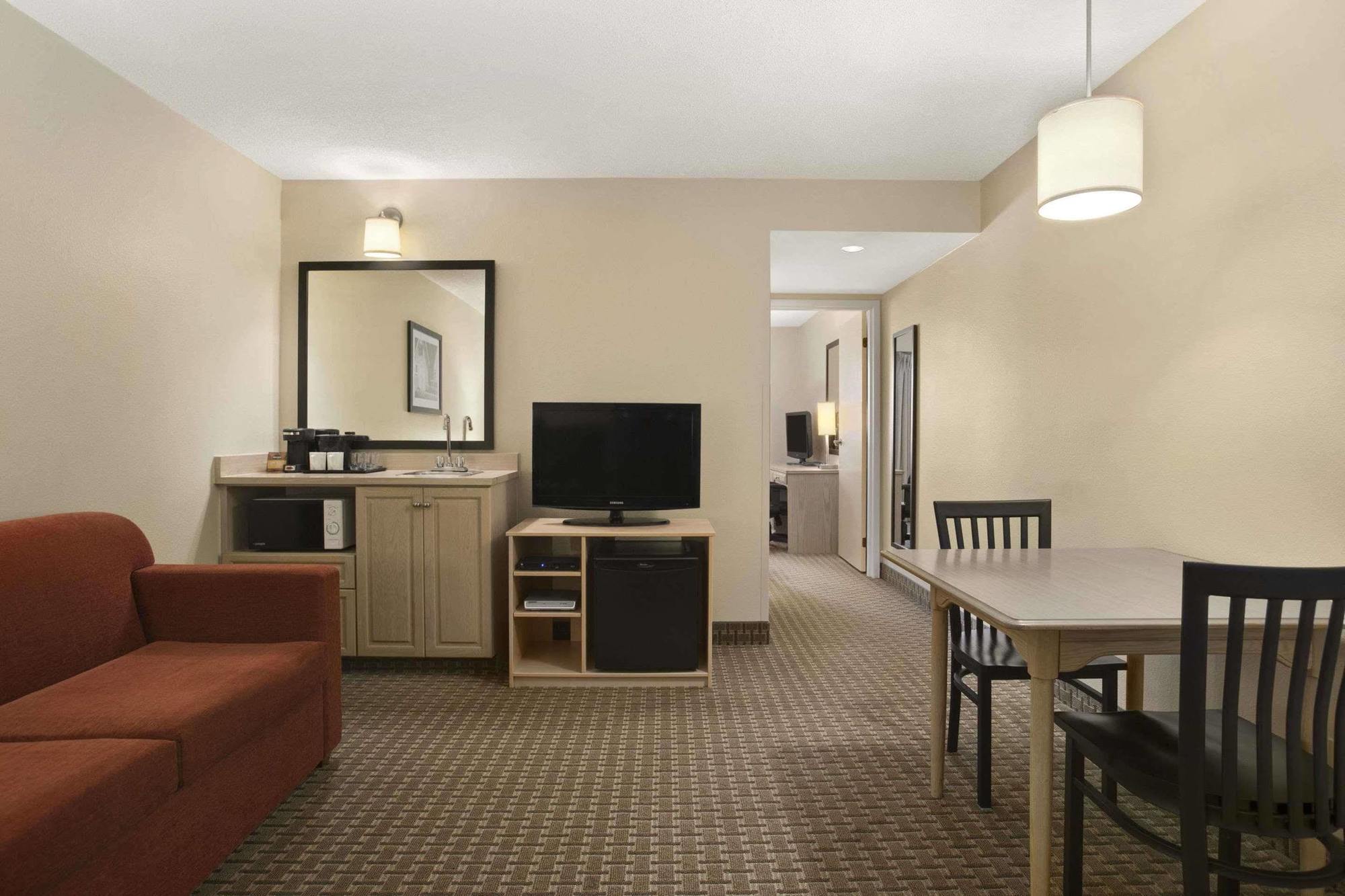 Country Inn & Suites Dartmouth Extérieur photo