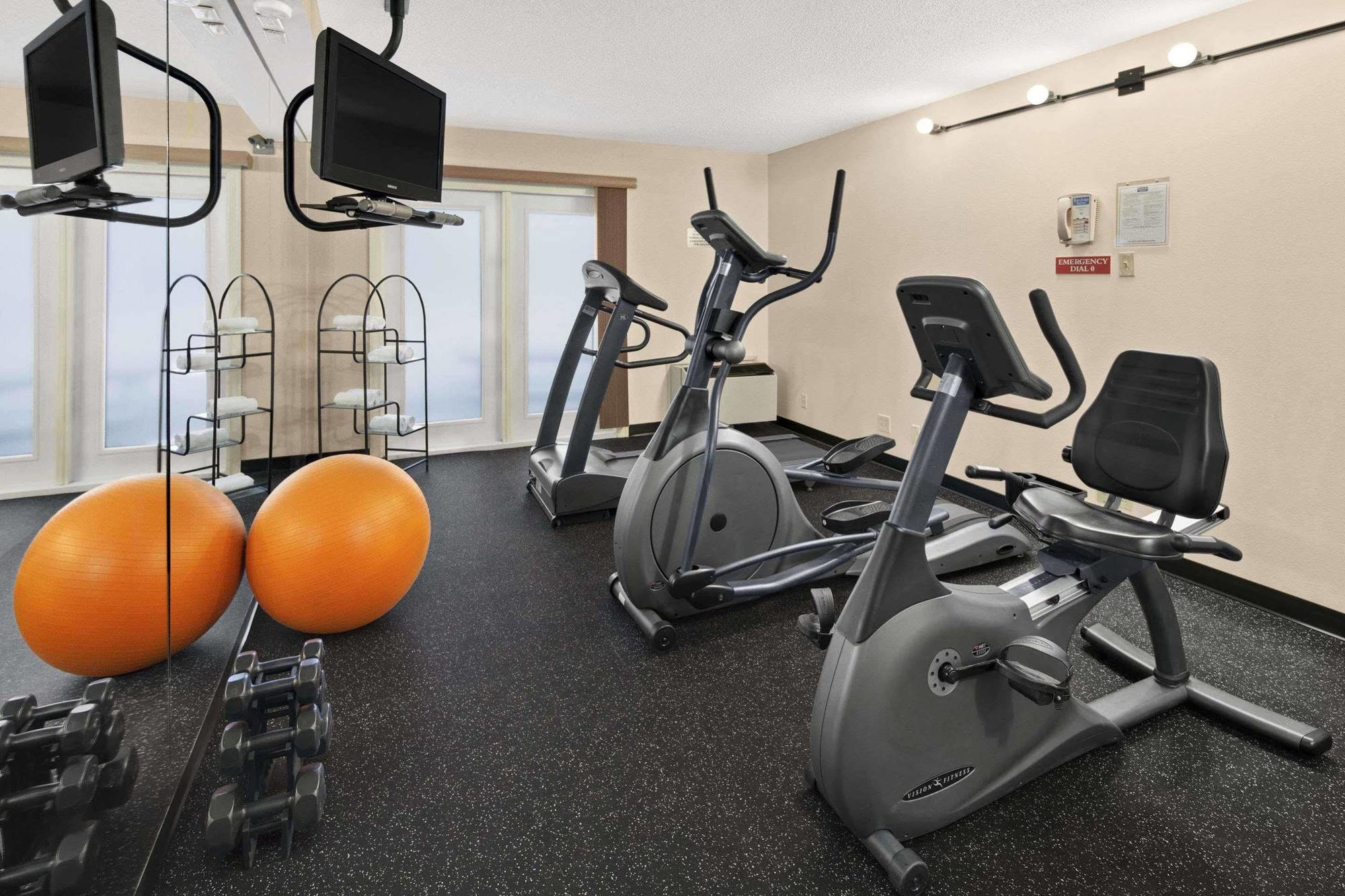 Country Inn & Suites Dartmouth Extérieur photo