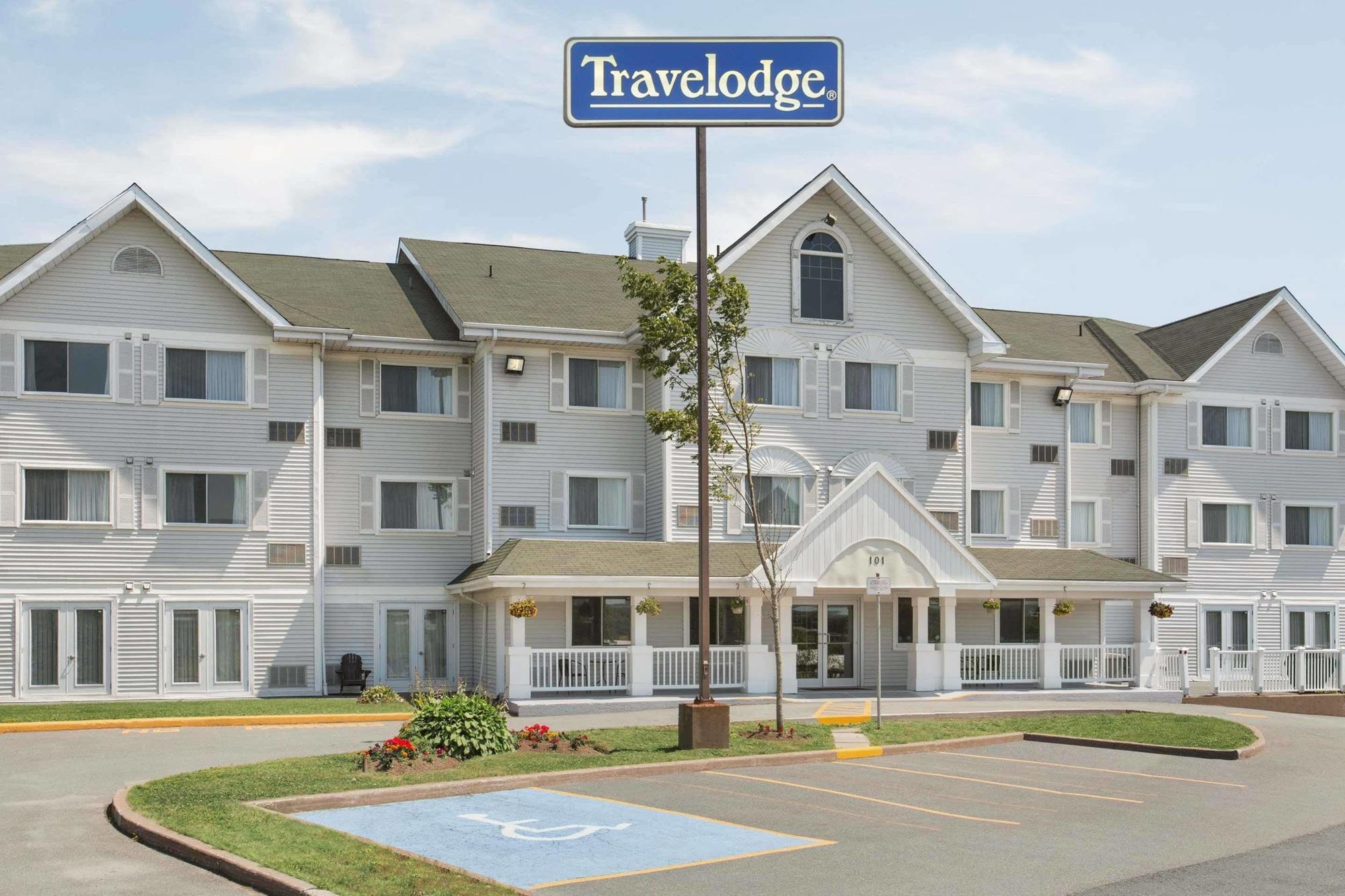 Country Inn & Suites Dartmouth Extérieur photo